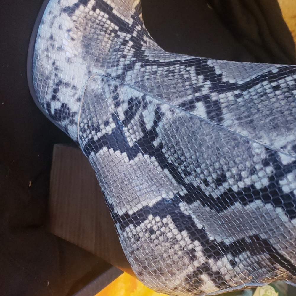 Shoes - Picture 4 of 4